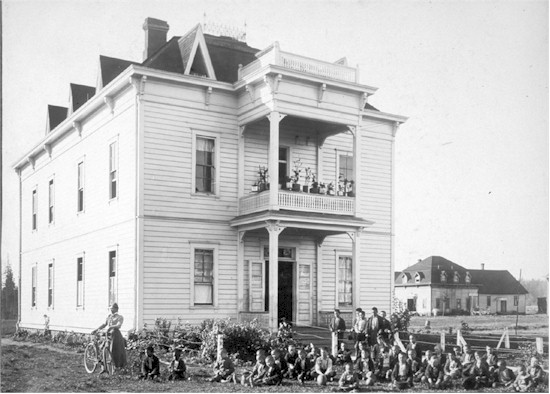 chemawa.jpg (64603 bytes)