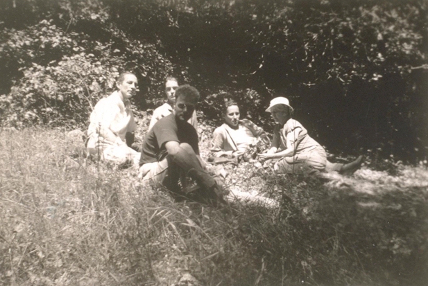 family.jpg (204902 bytes)