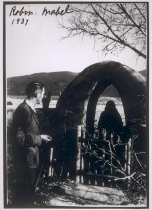 gate.jpg (101832 bytes)