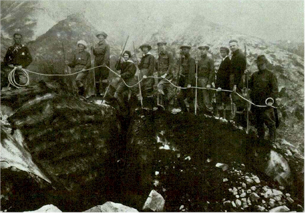 moore1.jpg (245194 bytes)