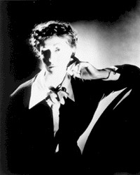 noirmoore.jpg (12273 bytes)