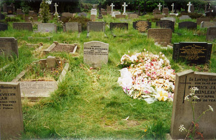 grave.jpg (57632 bytes)