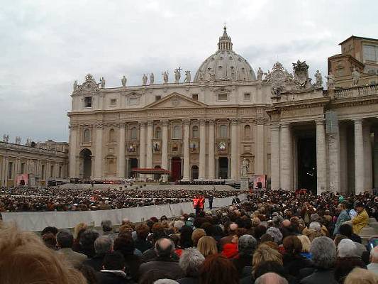 stpeters.jpg (38935 bytes)